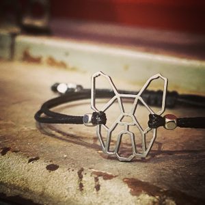 Frenchie és nem frenchie, bulldogos karkötő